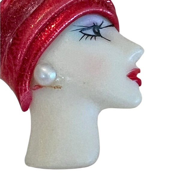 Vintage Art Deco 80s Fashionable Lady Brooch Lapel Pin Flapper - Picture 2 of 6